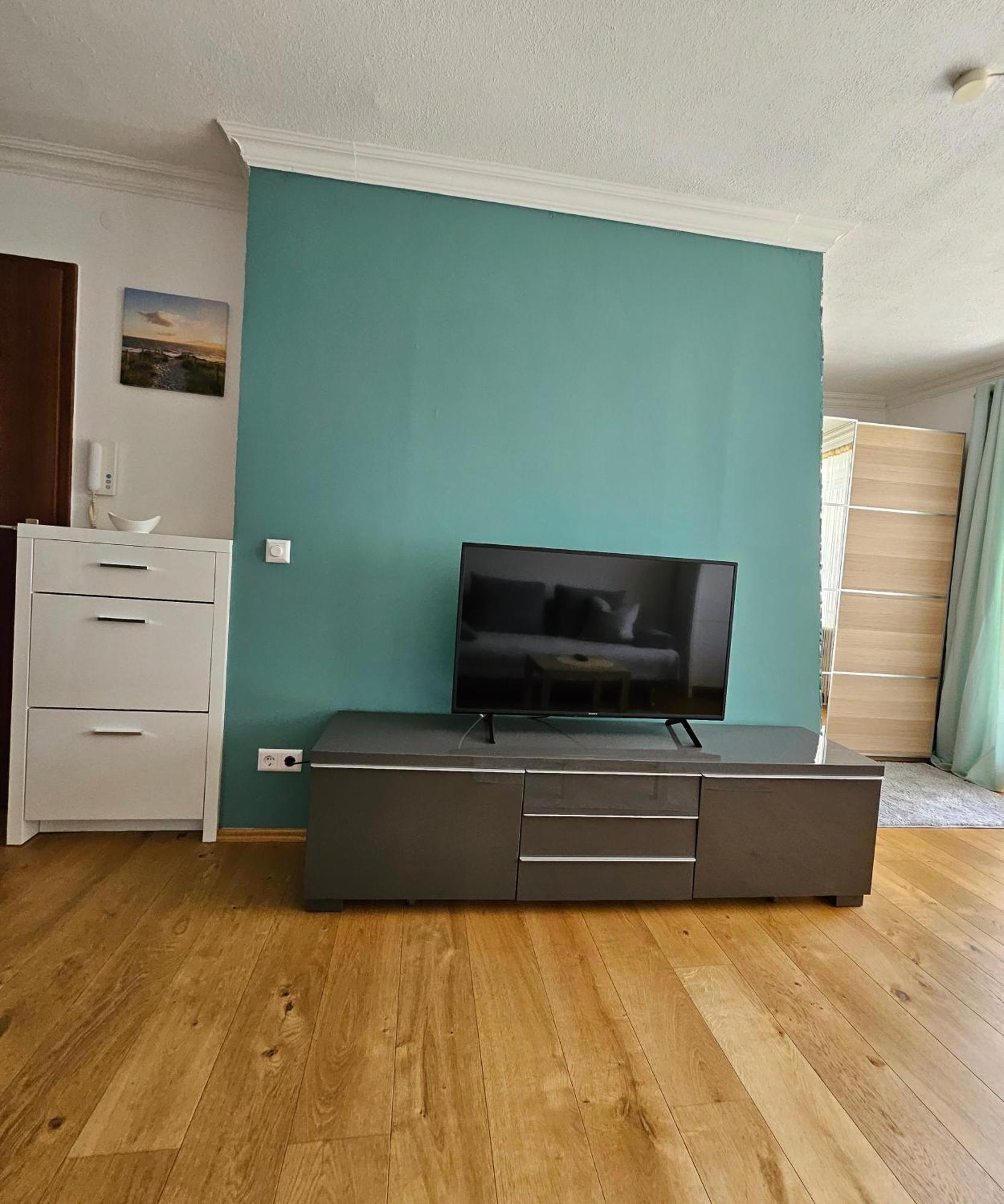 City-center Mit Balkon,parking,smart-tv Böblingen